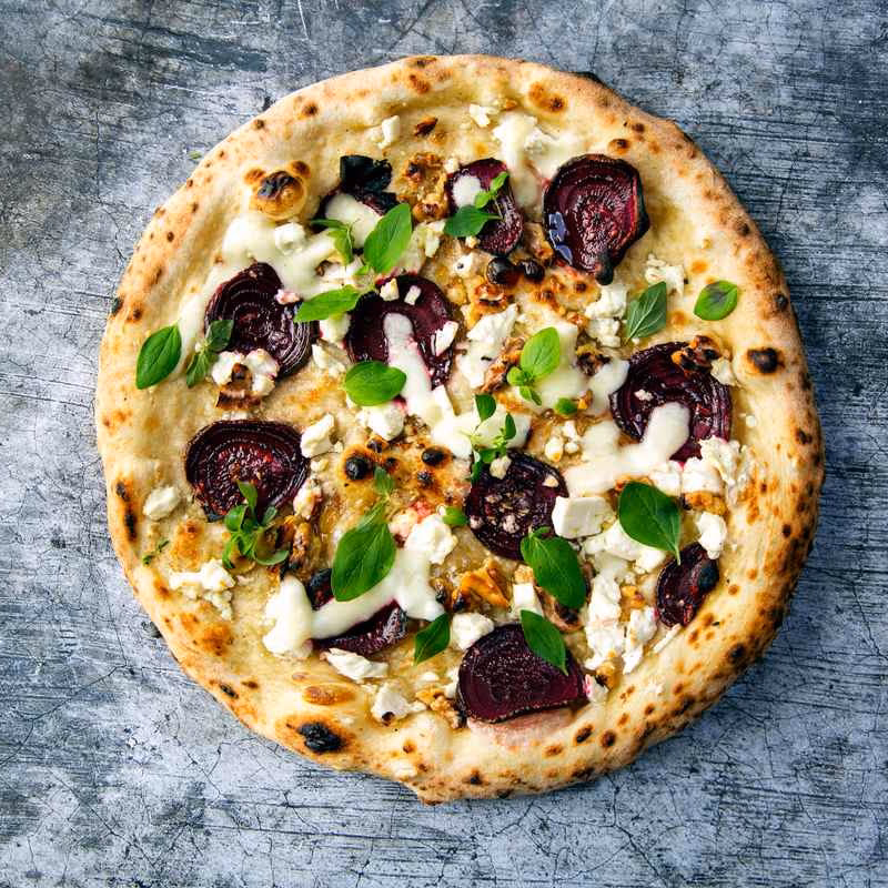 How do you make a beet pesto pizza?