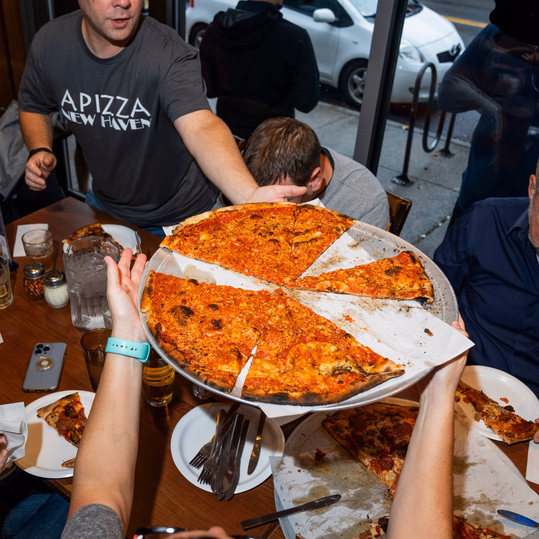 Where to eat clam pizza in New Haven?