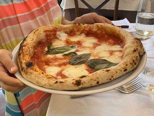What to eat at Roman pizzeria?
