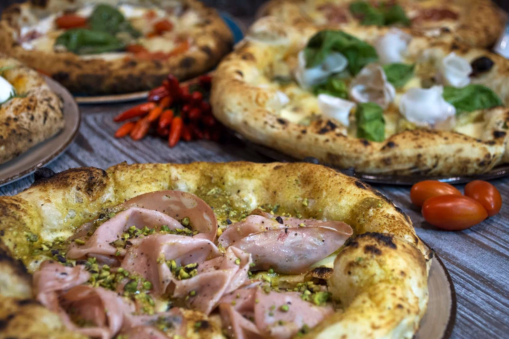 Where are the best pizzerias in Milan?