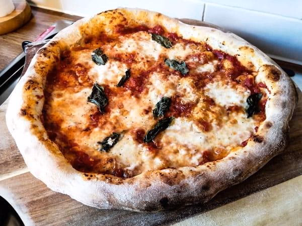 What is the best temperature to cook pizza?