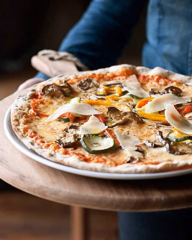 Is pizzeria ZeroZero a good place to eat in Lisbon?