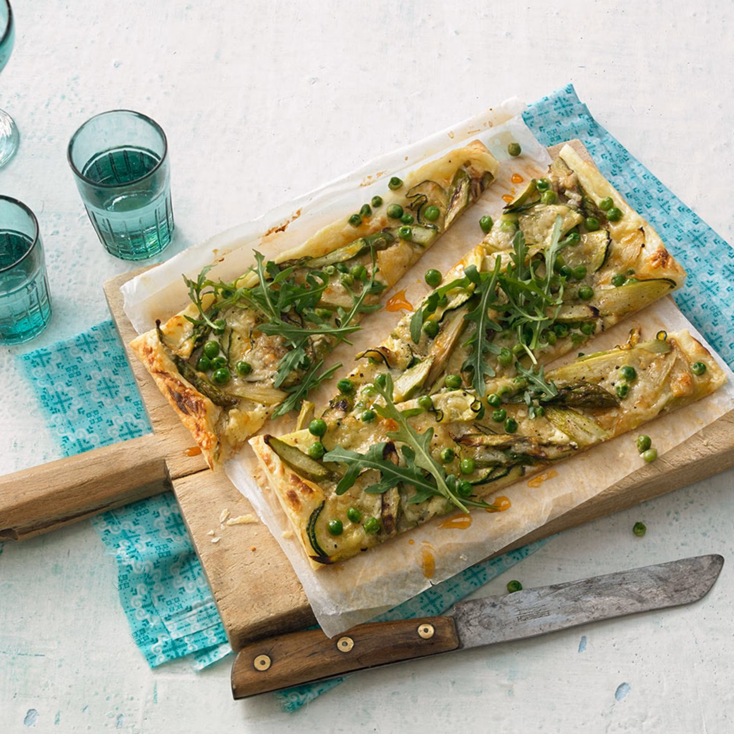 Wie macht man eine Blätterteig-Pizza?