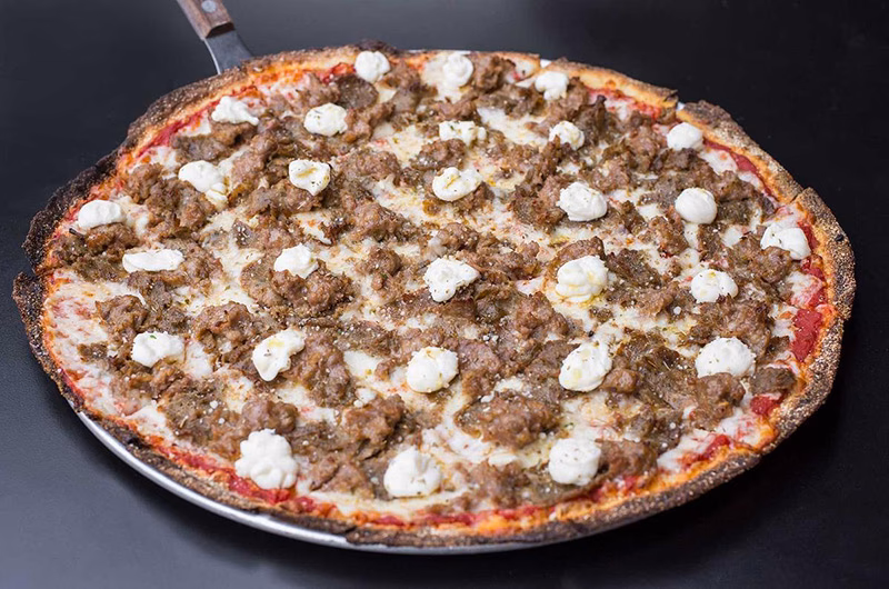 Who founded capo's pizza Ashtabula?