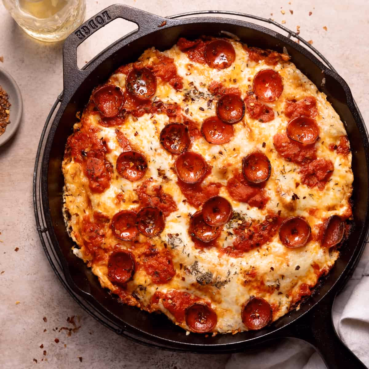 Can a cast iron skillet make pizza?