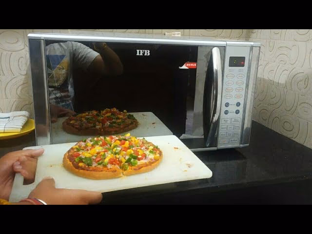 Can You microwave a cheesy pizza?