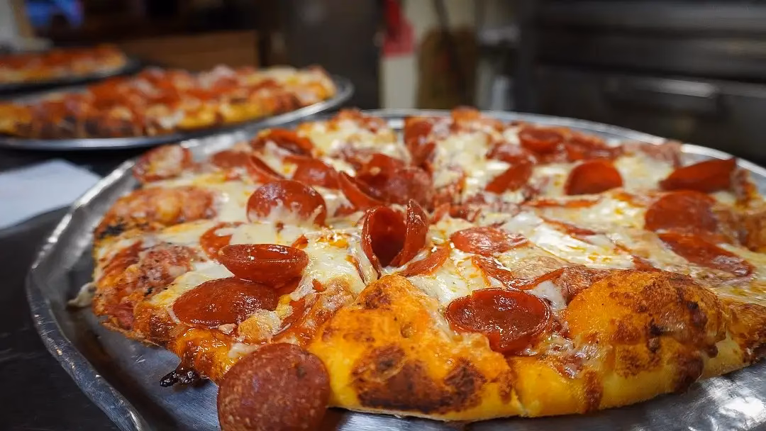 How do I win $500 at Deano's pizza?