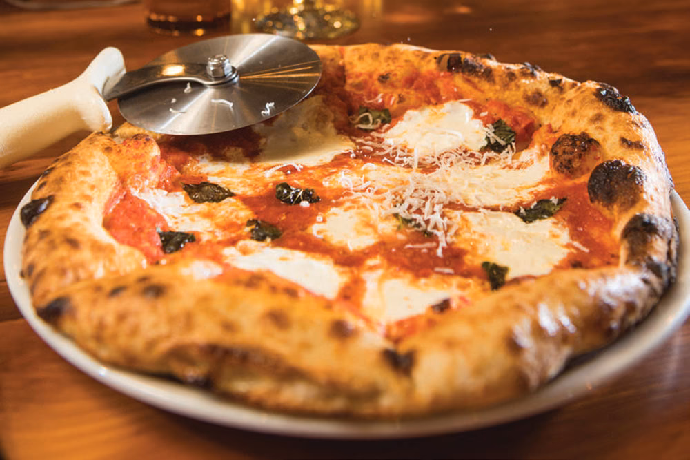 Does 80's Pizza & Grill have pizza & wings in Delaware?