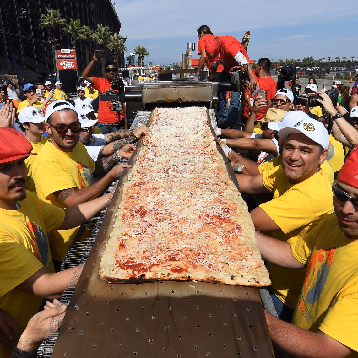 Wie lang ist die längste Pizza der Welt?