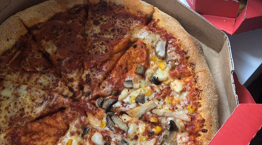 What to eat at Domino's - London - Queen Street?