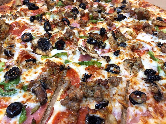 Does Domino's Extravaganzza pizza have cheese?