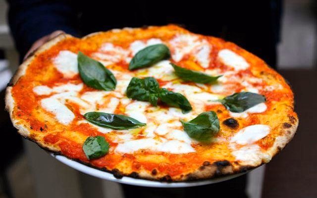 What to eat at Emma pizzeria?
