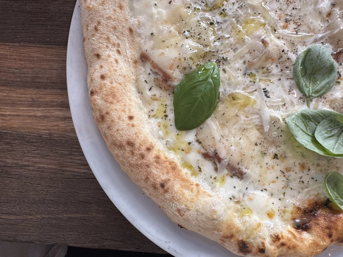 Was macht die traditionelle Pizza so beliebt?