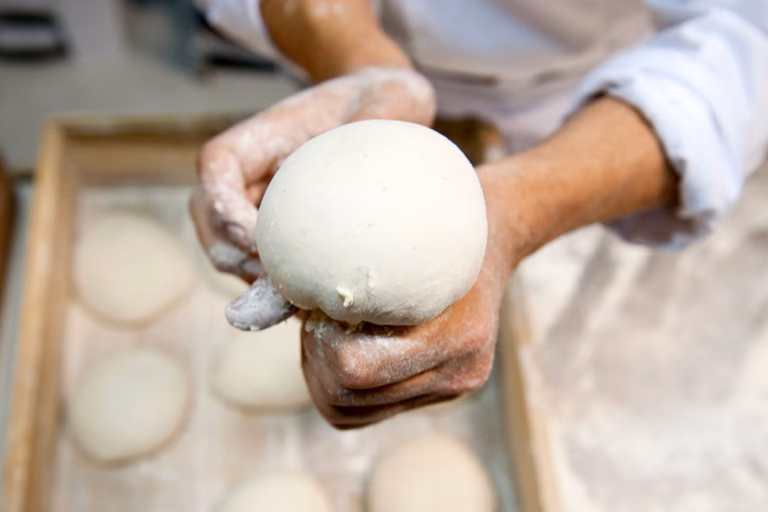 What kind of dough does Franco's pizza use?