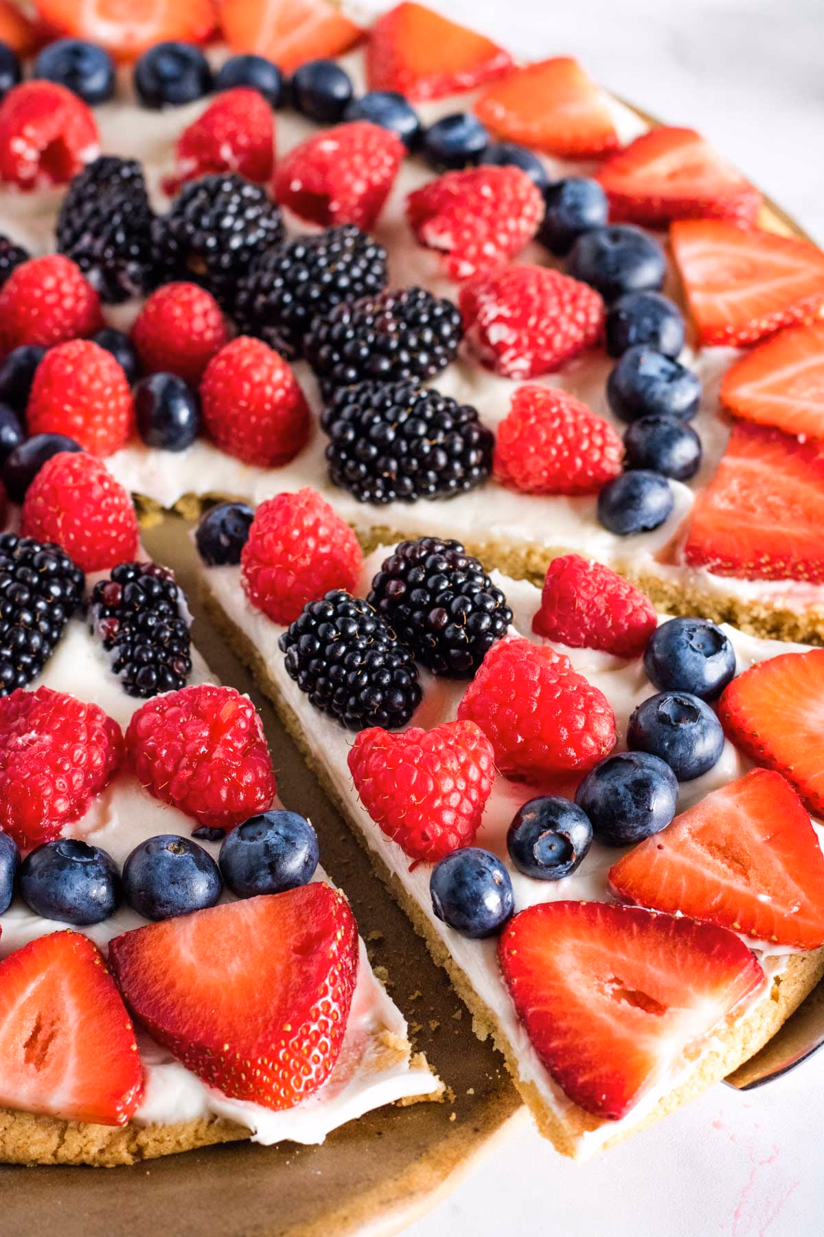 How do you make fruit pizza?