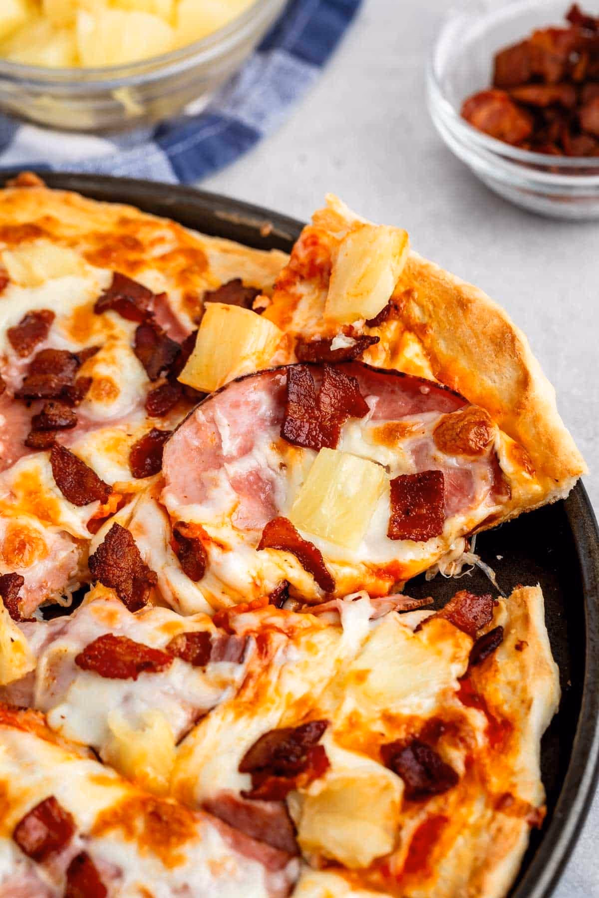 What to eat on a Hawaiian pizza?