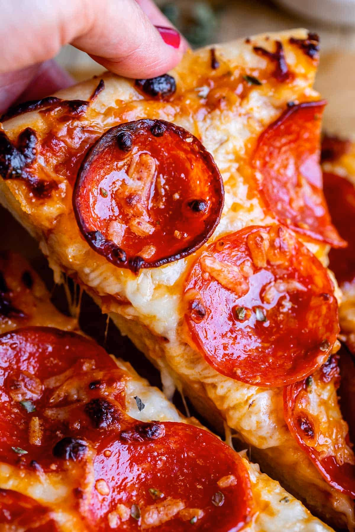 How do you make a pizza crust in the oven?