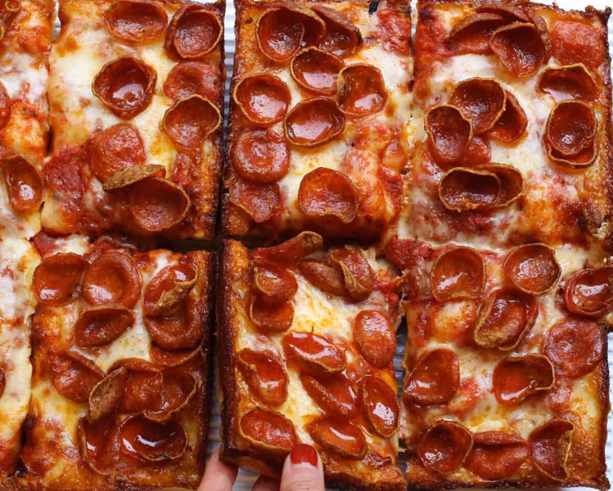 What kind of pizza does jet's have?