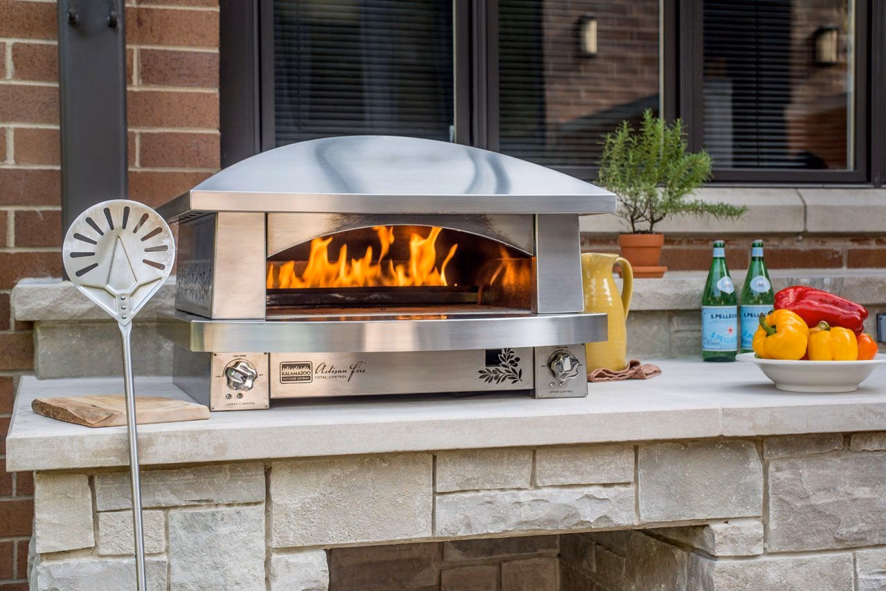 What is a Kalamazoo artisan fire pizza oven?