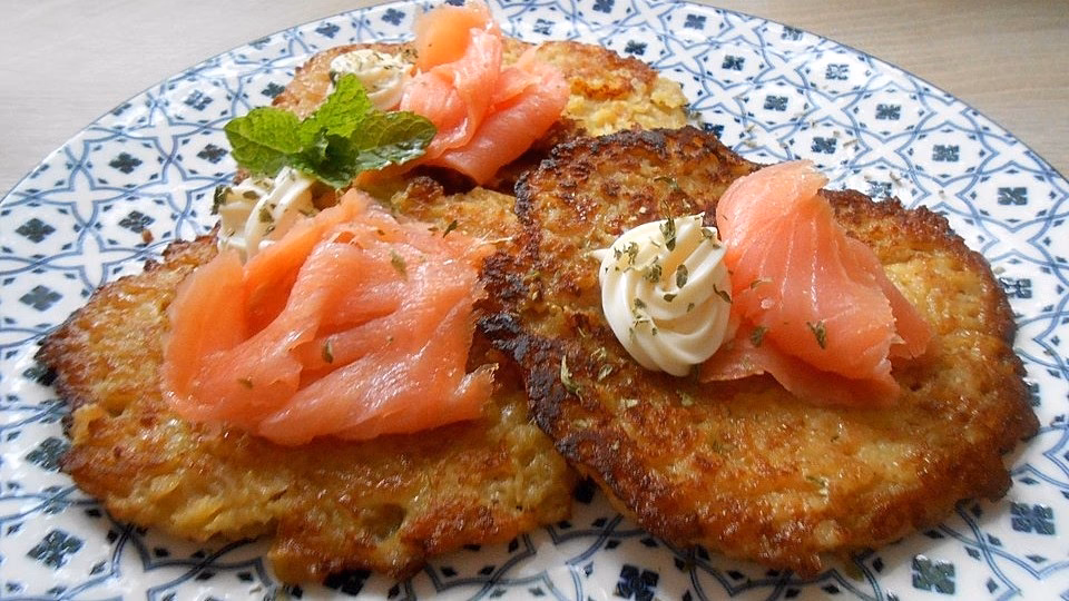 Wie viele Kartoffelpuffer mit Lachs gibt es?