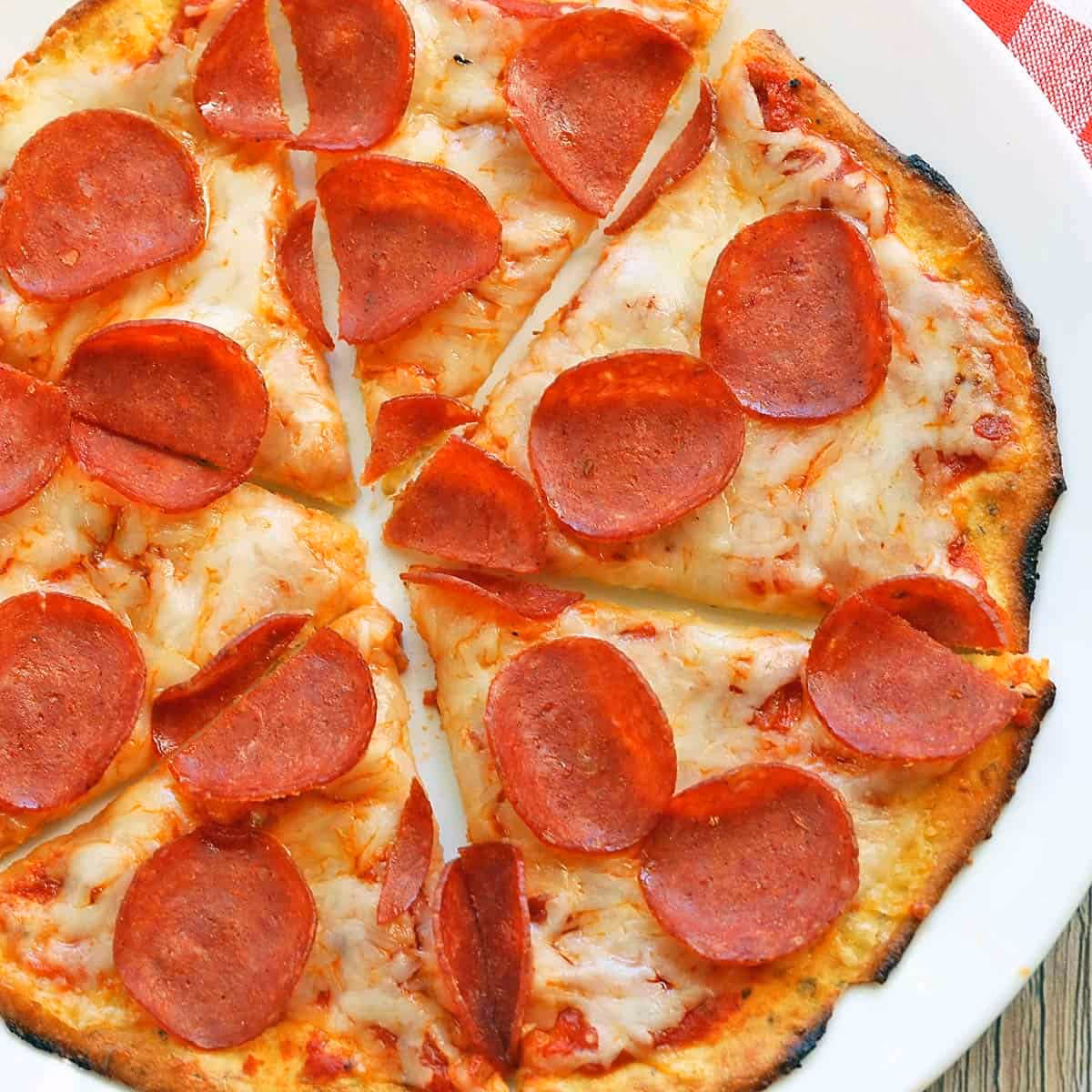 How do you make keto pizza crust?