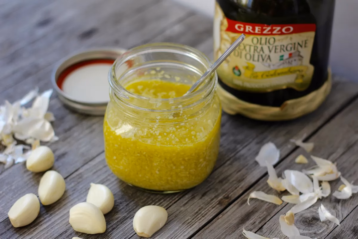 Wie lange dauert es, bis das Knoblauchöl bereit ist?