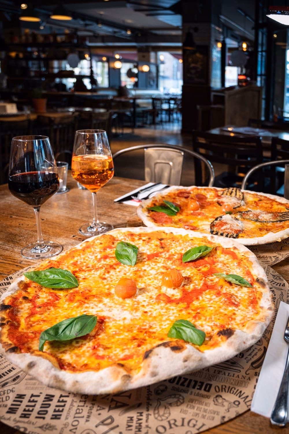 Gibt es bei L'Osteria auch Gerichte zum Mitnehmen?