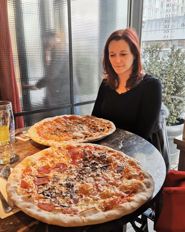 Gibt es bei L'Osteria auch Gerichte zum Mitnehmen?