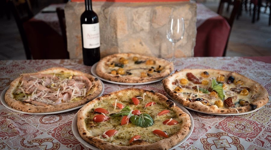 Was ist in der zugeschlagenen Pizza enthalten?