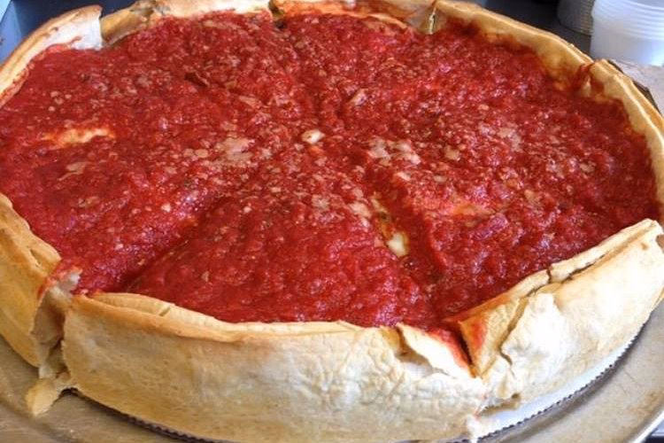 Does Lefty's Chicago Pizzeria serve wine?
