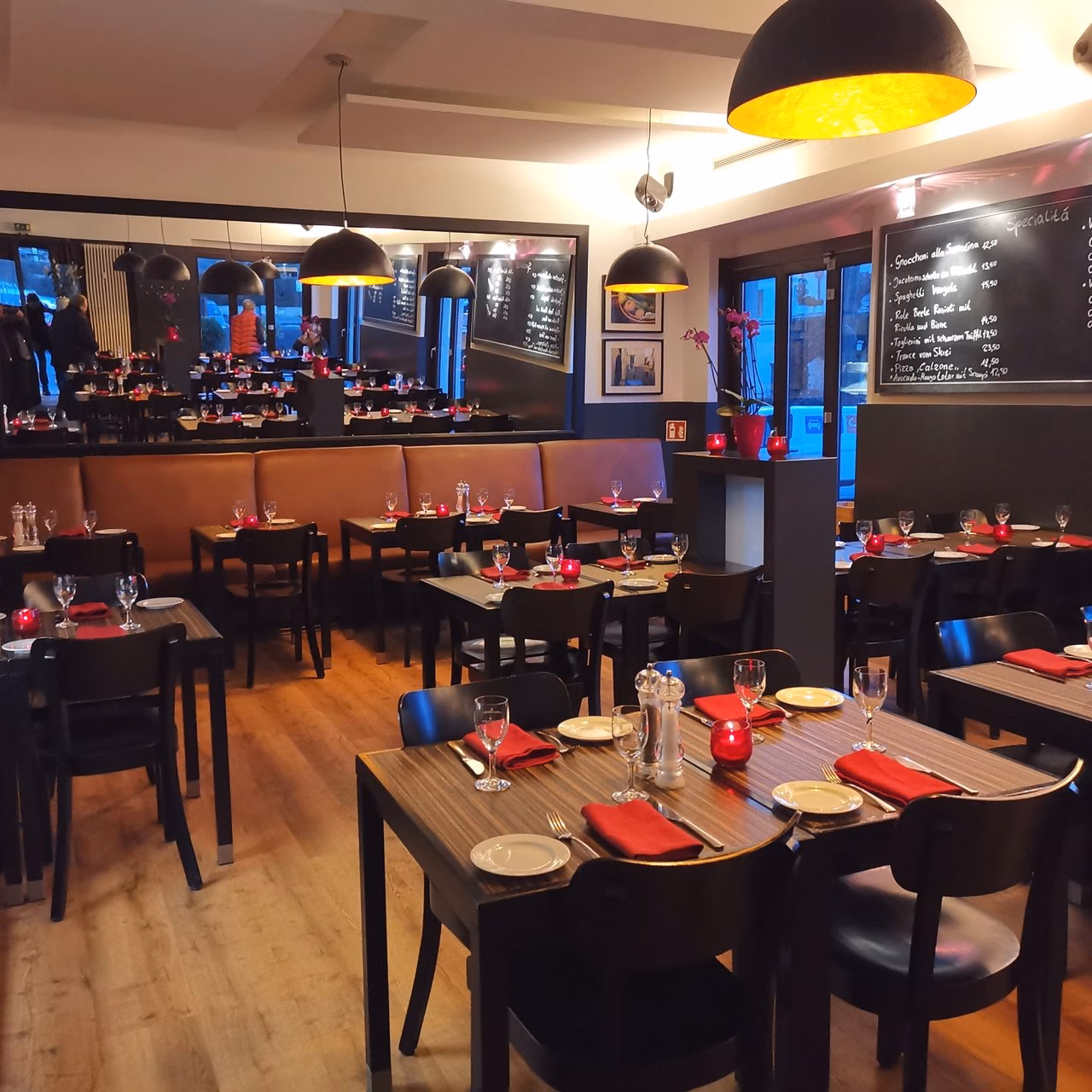 What is Lino's in Wickliffe known for?