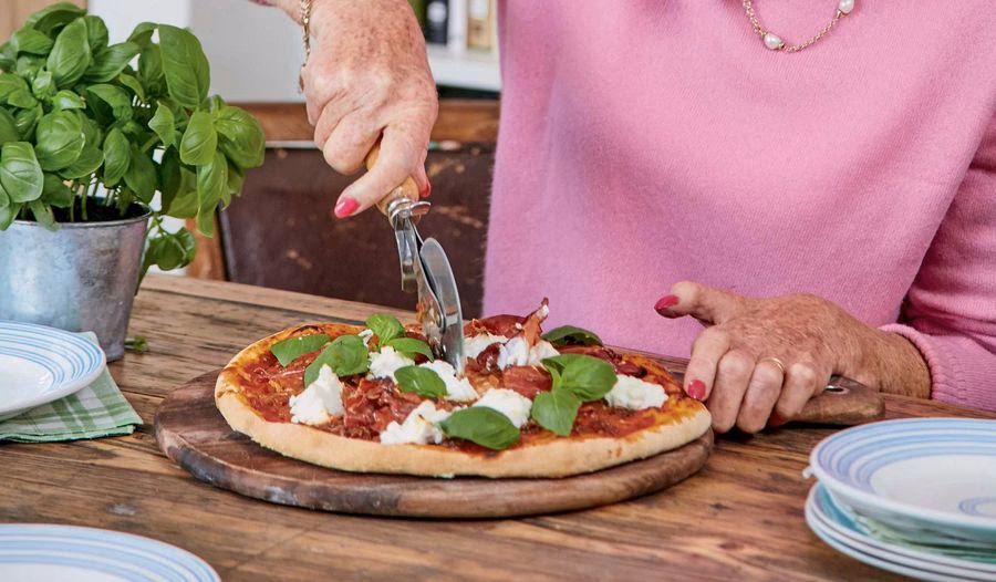 How do you make a Mary Berry treacle tart?