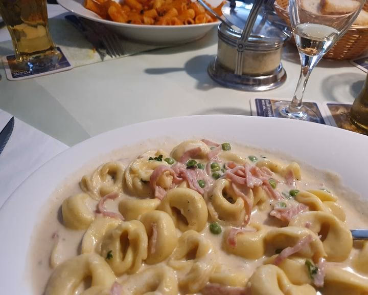 Was kann man in Michelangelo Pizzeria machen?