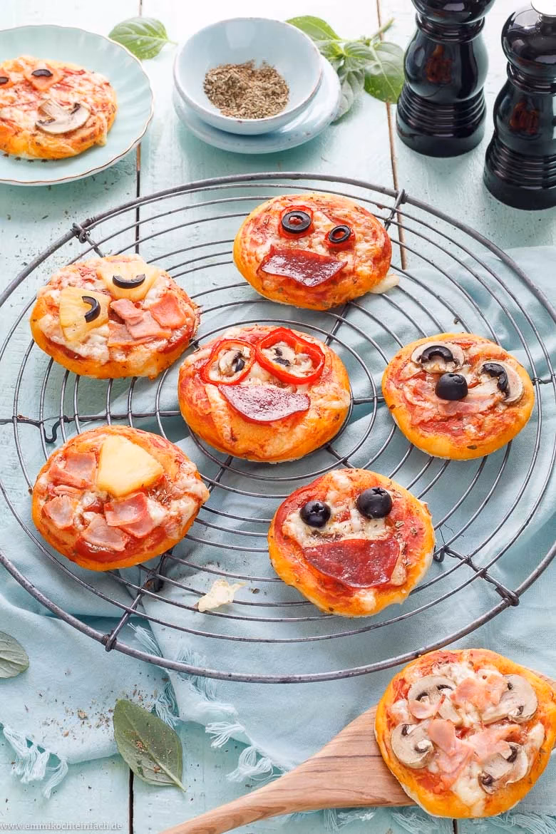 Wie kann man eine Mini-Pizza zum Kindergeburtstag Backen?