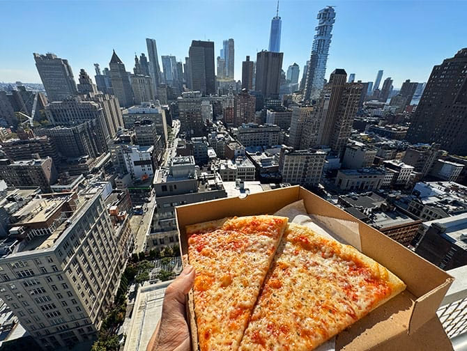 Was ist die erste Pizzeria in den USA?