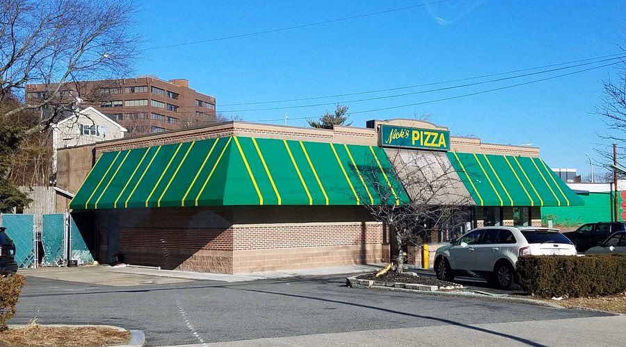 Does Nick's pizza come with a side of honey mustard?