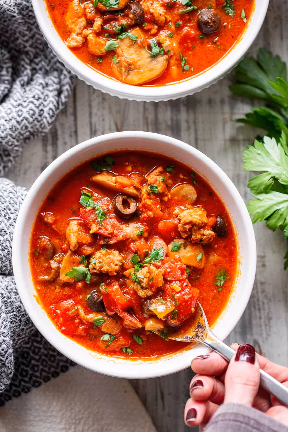 What is low carb and Paleo pizza soup?