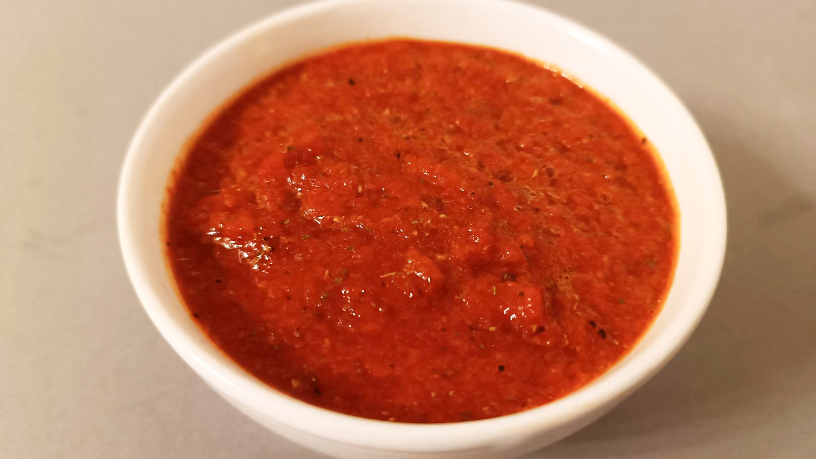 Wie kocht man Paprikasauce?