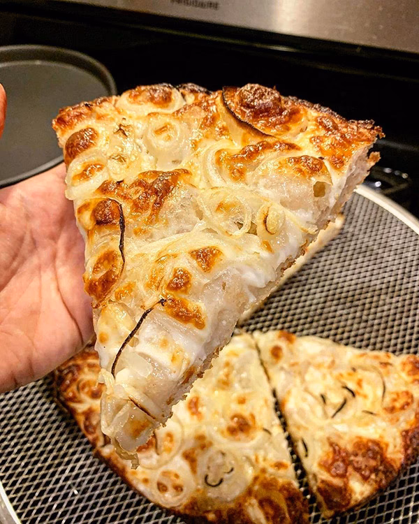 ¿Qué es la pizza al molde?