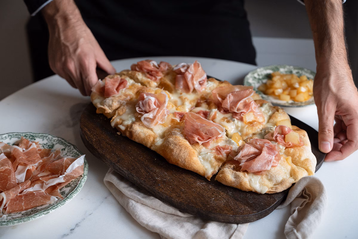 What is pizza alla pala?