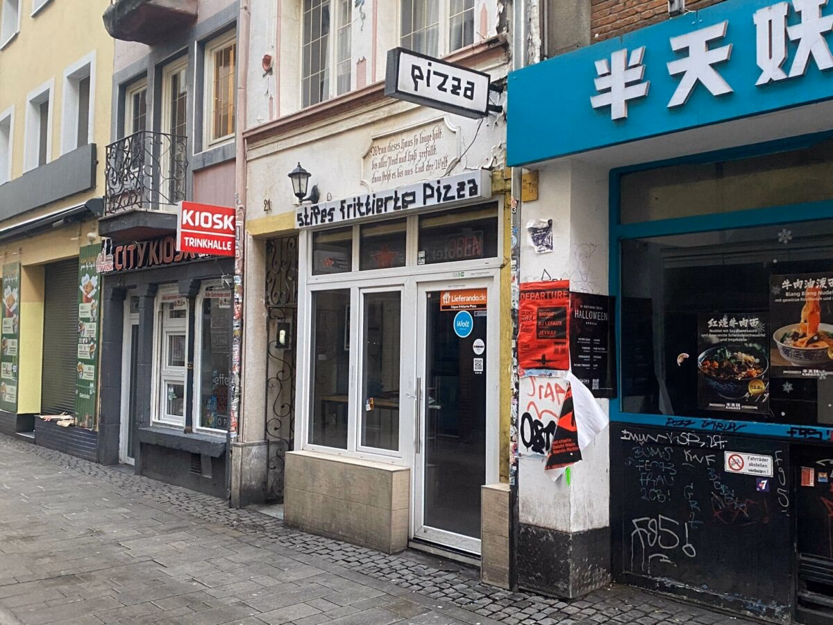 Was bietet die Pizzeria Lupo in Düsseldorf?
