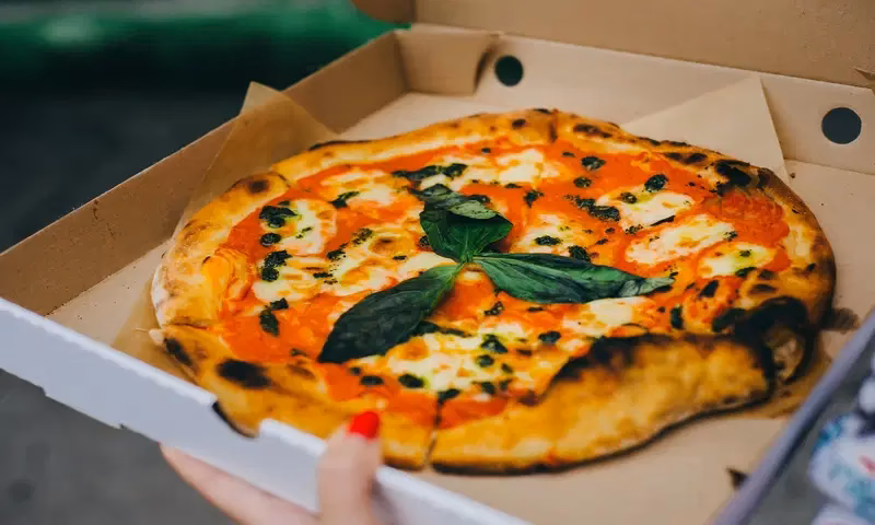 Was kann man bei Pizzeria bestellen?