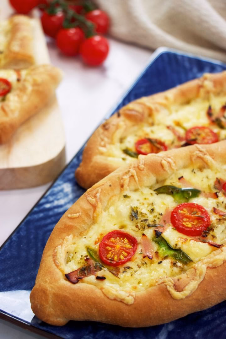 How do you make a feta pizza crust?