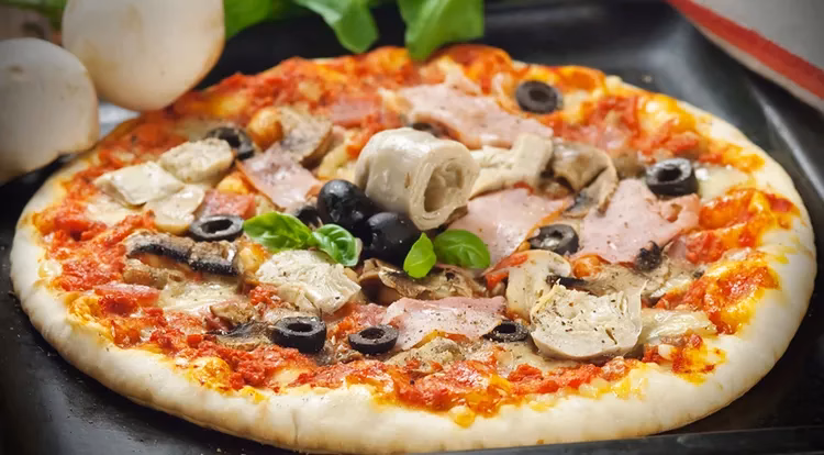 Aus welchen Zutaten besteht die Pizza Capricciosa?