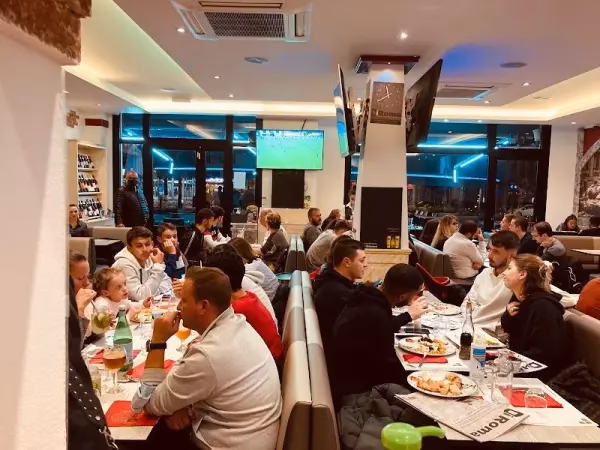 Wie viel kostet die Speisekarte von Pizzeria Roma?