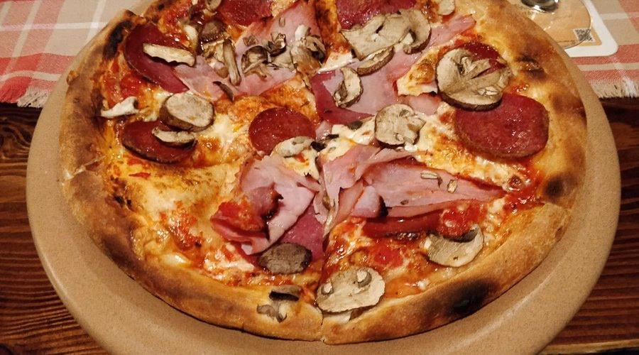 Was bietet die Pizzeria Bella Vita in Dieburg an?