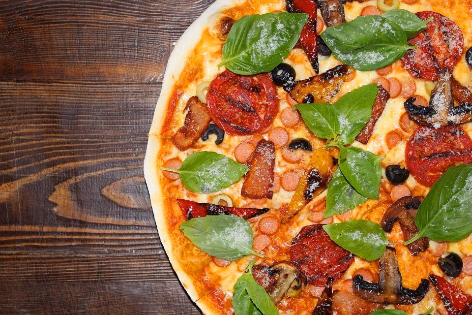 Was bietet die Pizzeria Bella Vita in Dieburg an?