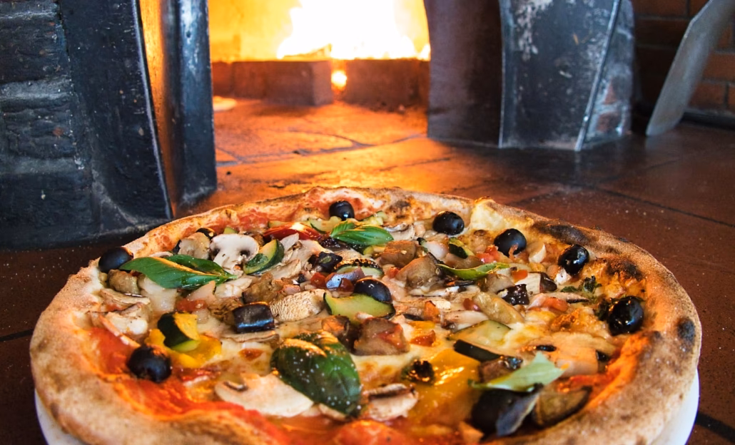 Was bietet die familiengeführte Pizzeria?