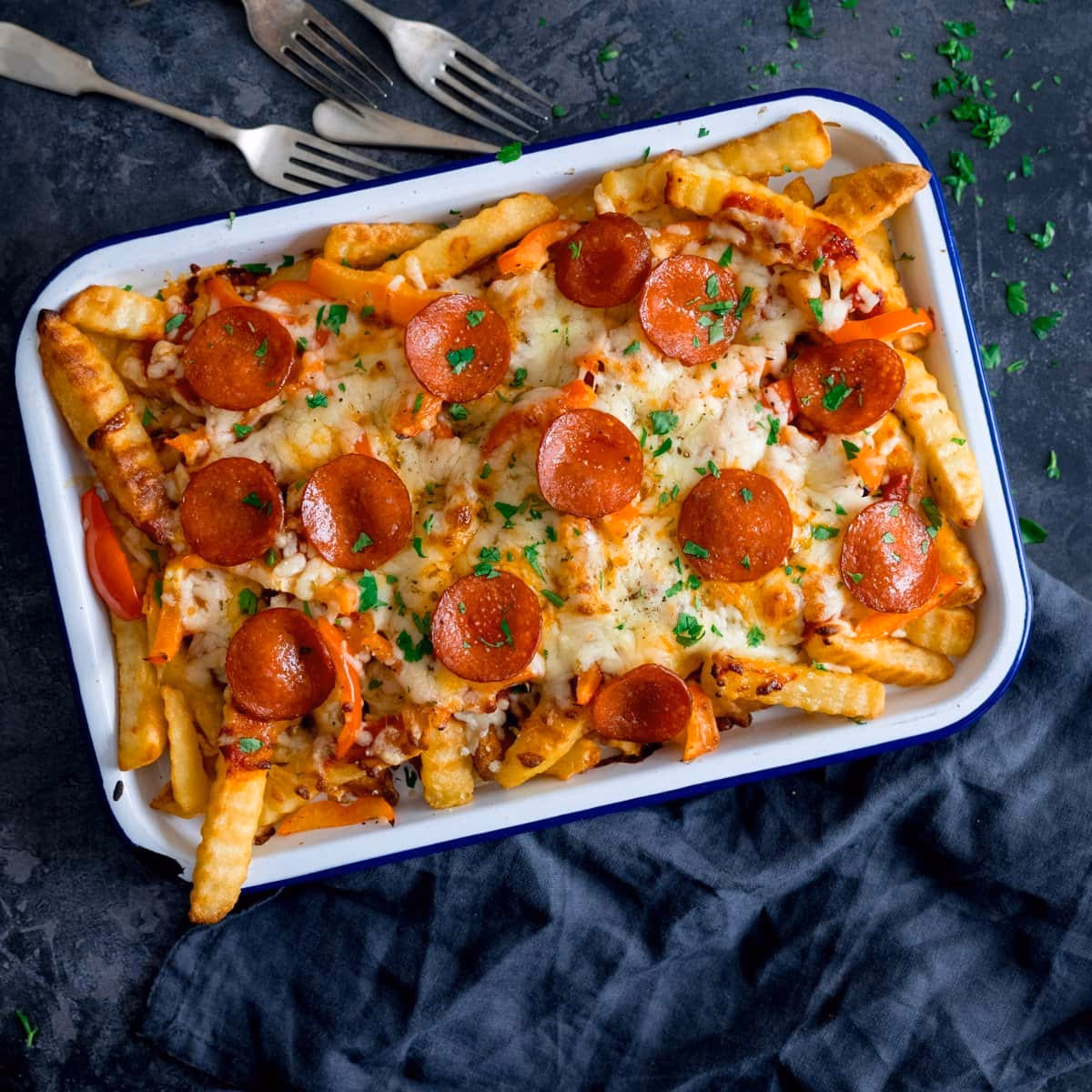 What is cheesy oven baked pizza fries?