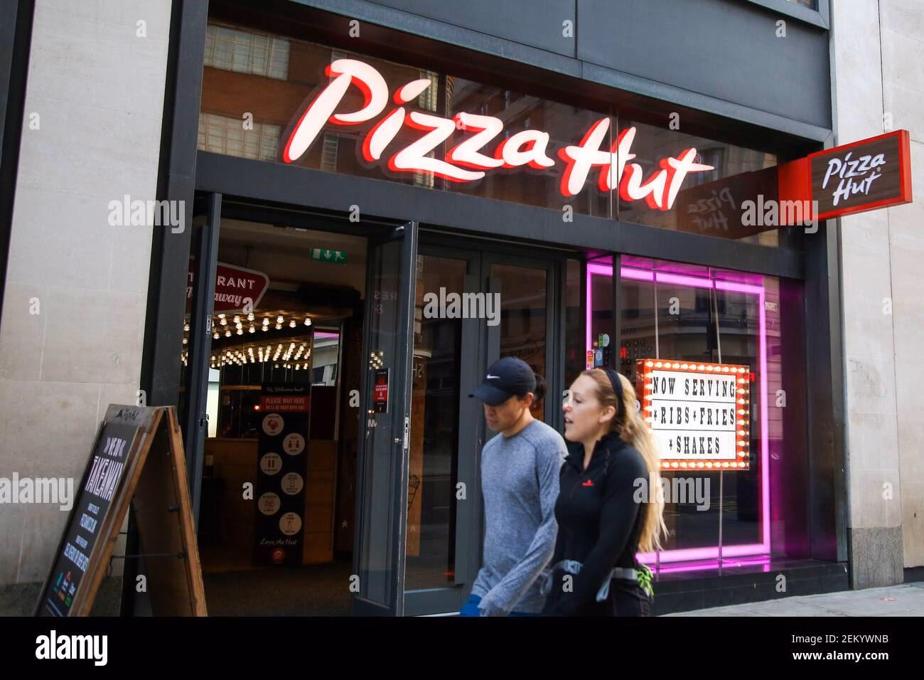 Does Pizza Hut have a lunch buffet?
